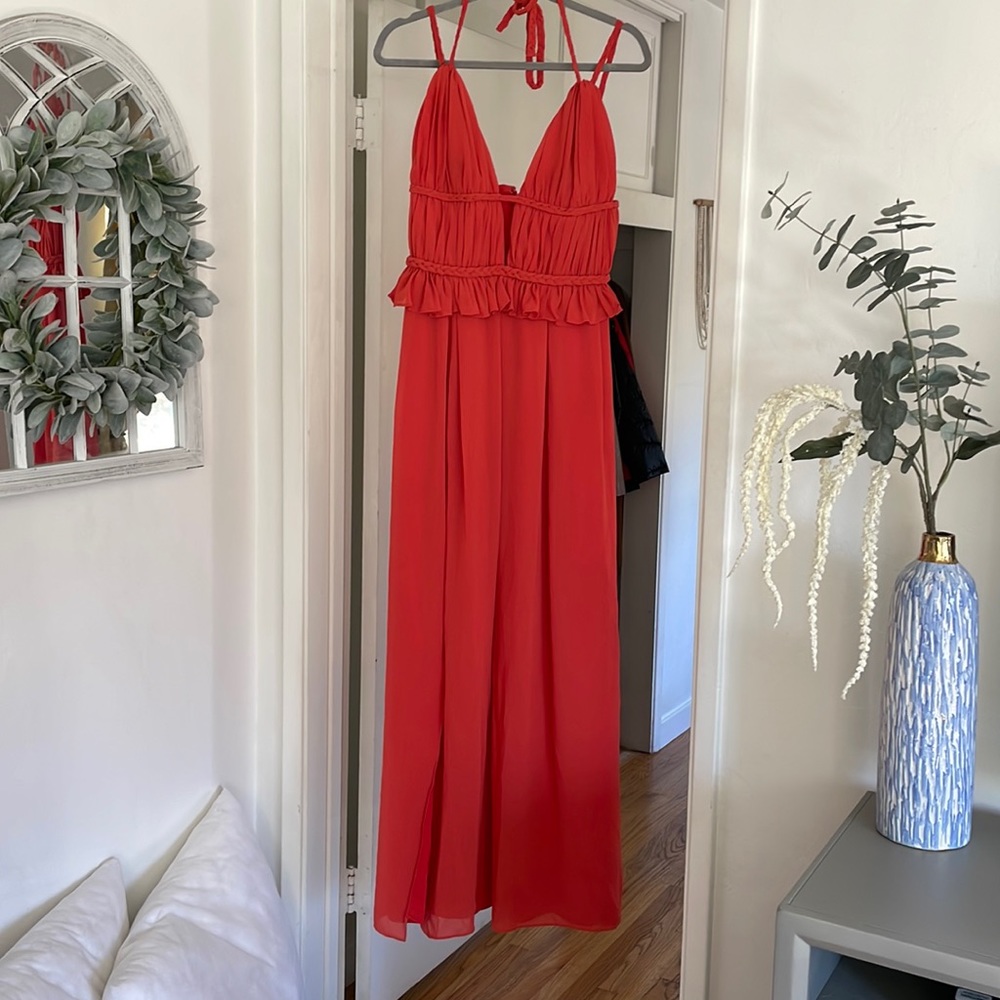 Dress the population Poppy Colored low cut in front chiffon dress